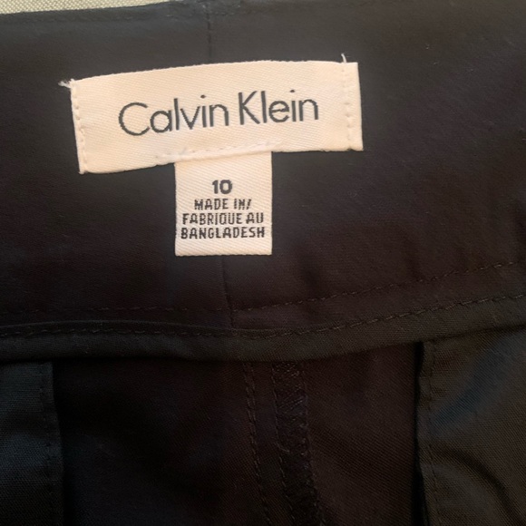 Calvin Klein black material short. - Picture 4 of 4
